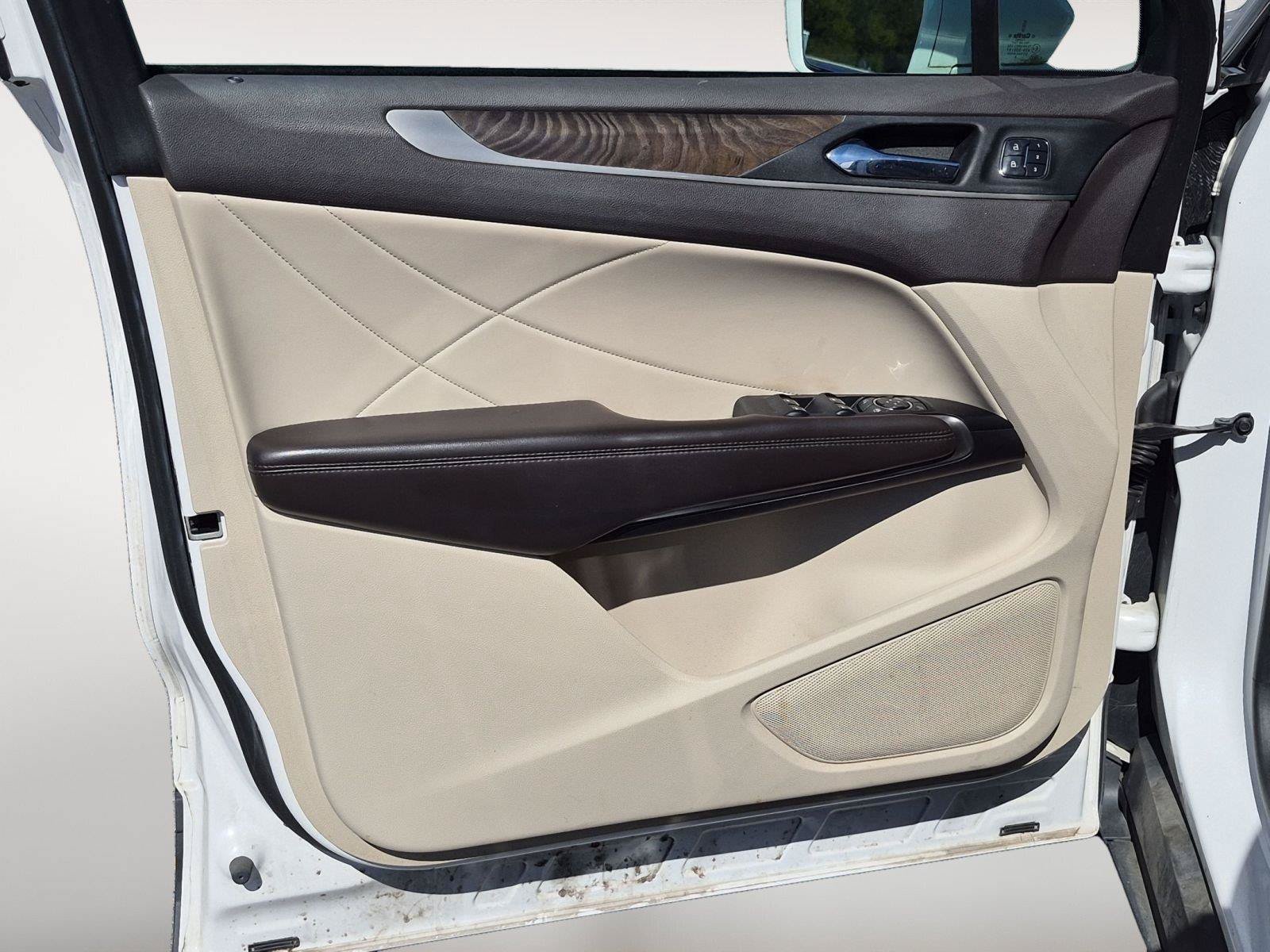 Used 2017 Lincoln MKC Reserve FWD image 32