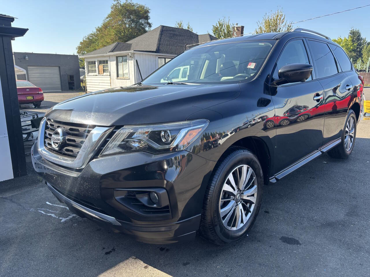 Used 2020 Nissan Pathfinder SL image 2