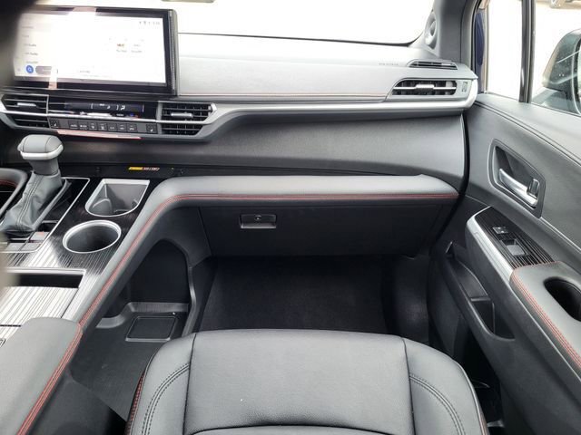 Used 2026 Toyota Sienna XSE image 27