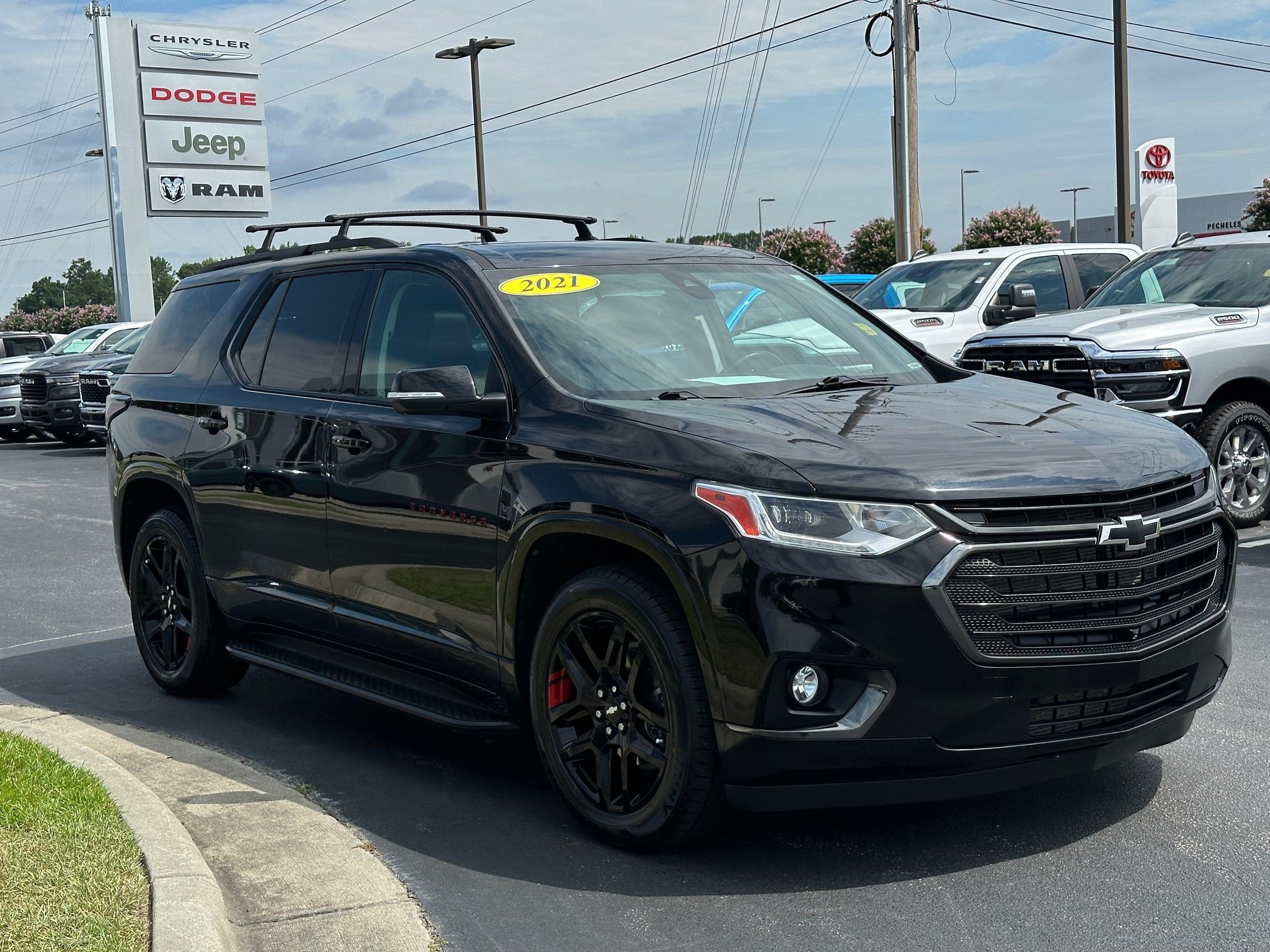 Used 2021 Chevrolet Traverse Premier w/ Redline Edition FWD image 3