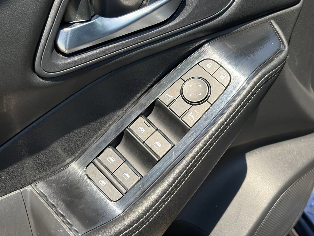 Used 2025 Nissan Rogue SV AWD/4WD image 25