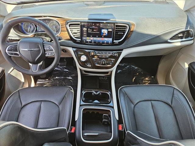 Used 2023 Chrysler Pacifica Limited FWD image 22