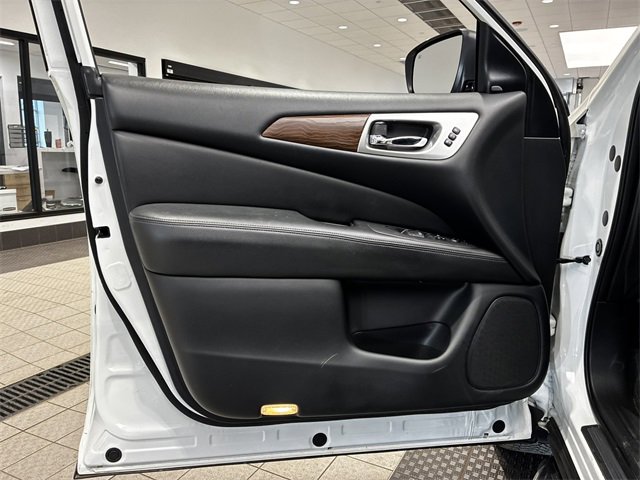 Used 2018 Nissan Pathfinder Platinum image 13