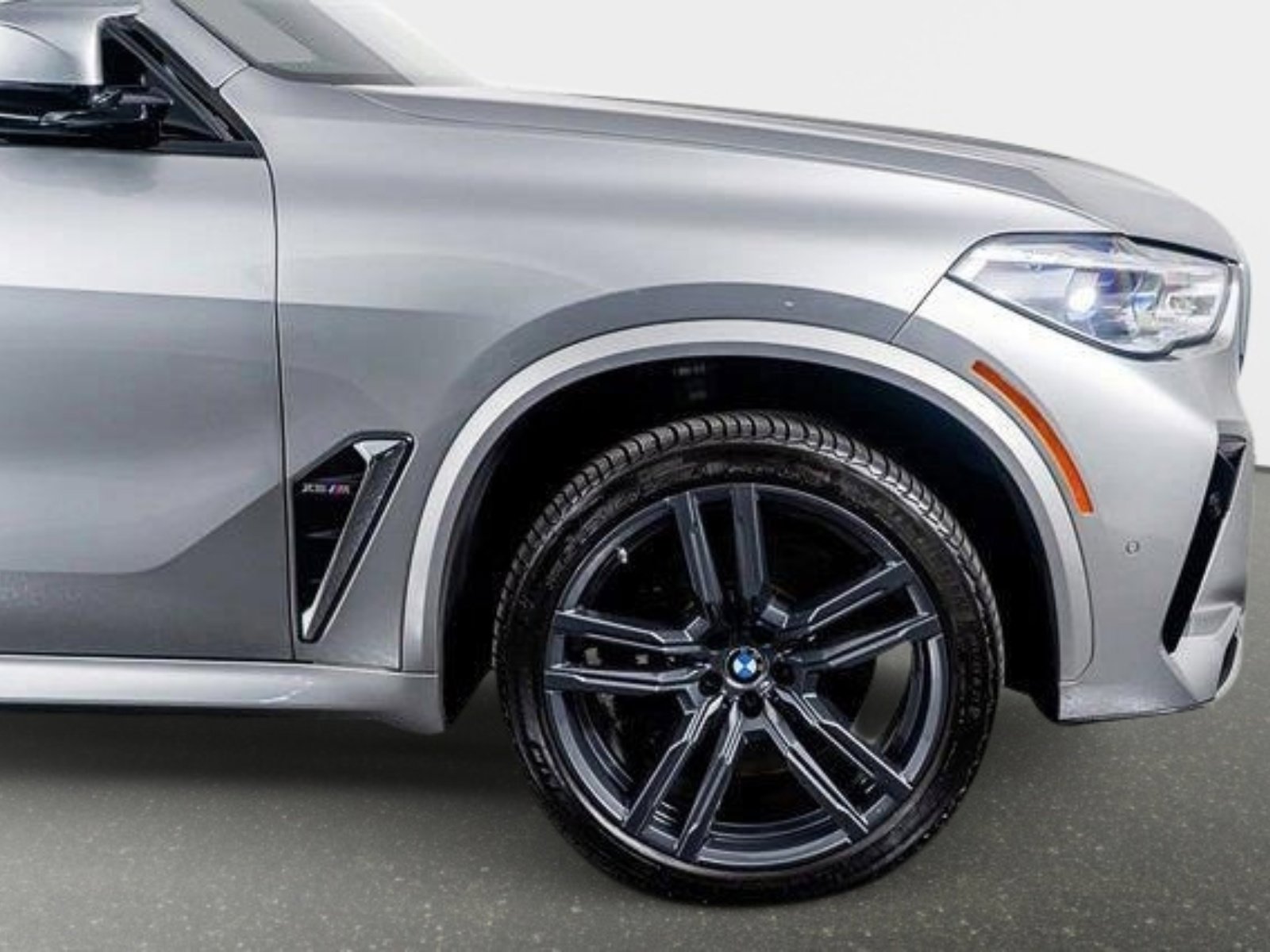 Used 2021 BMW X5 M w/ Executive Package image 6