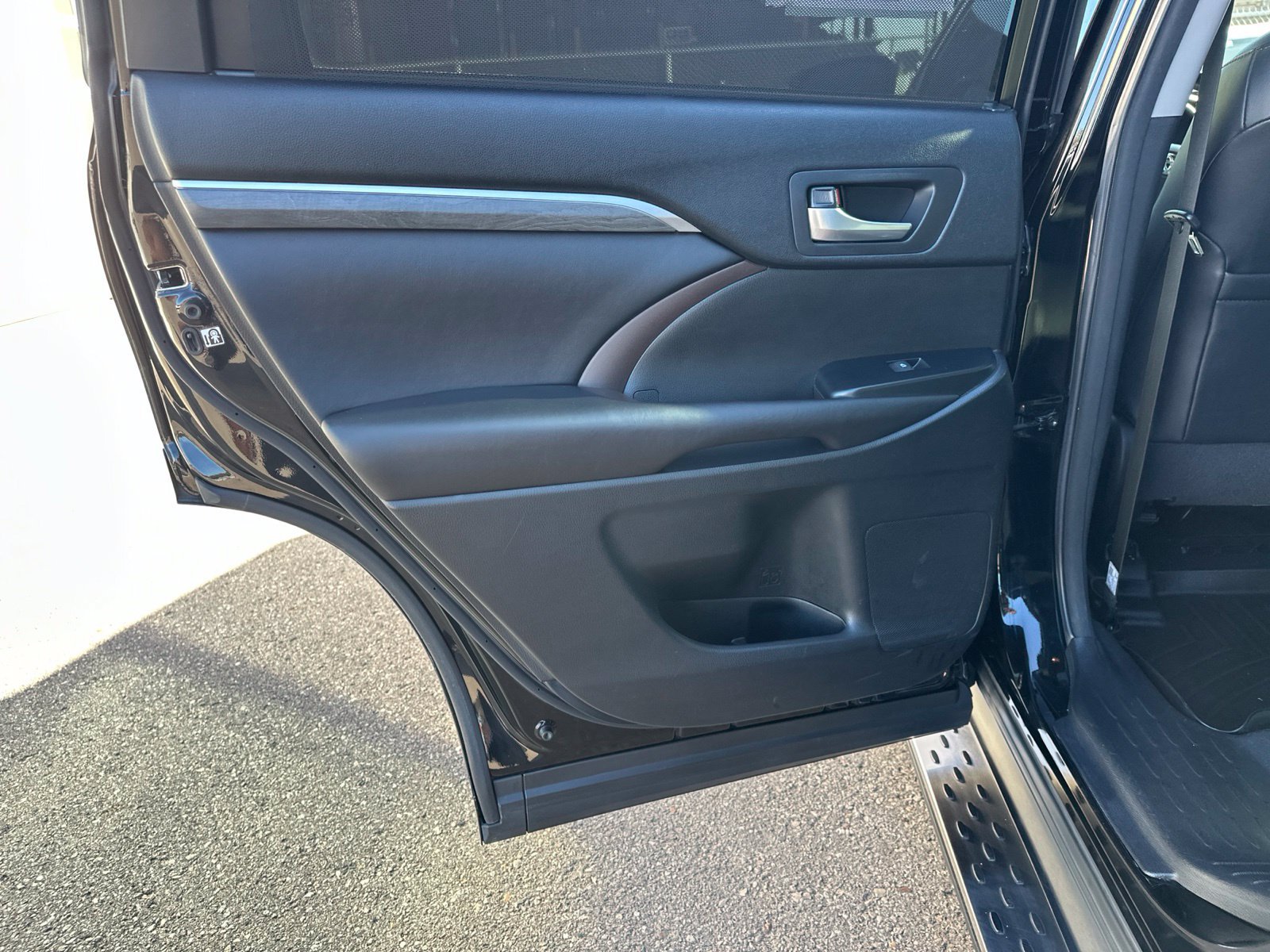 Used 2017 Toyota Highlander Limited Platinum FWD image 31