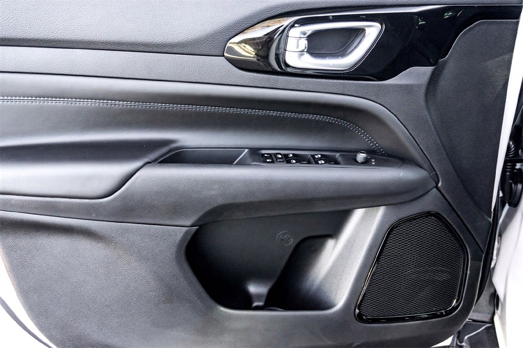 New 2026 Jeep Compass Latitude image 7