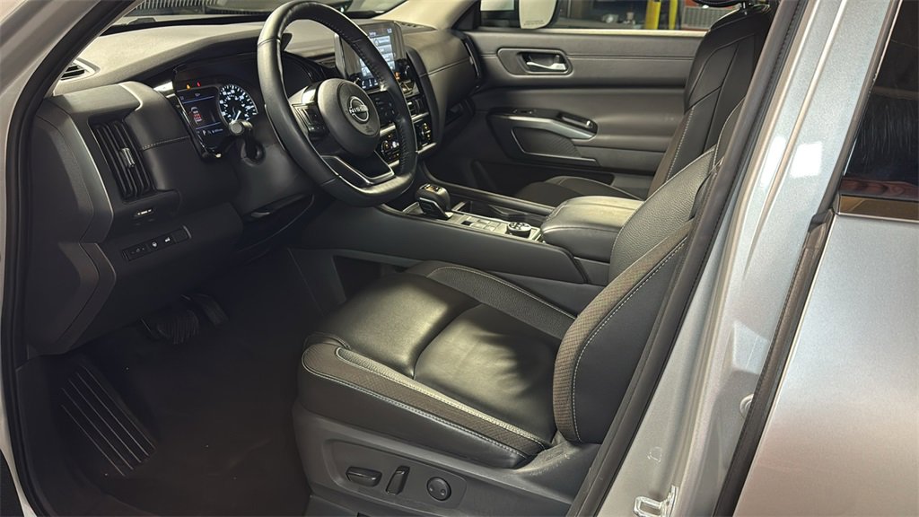 Used 2024 Nissan Pathfinder SL image 25
