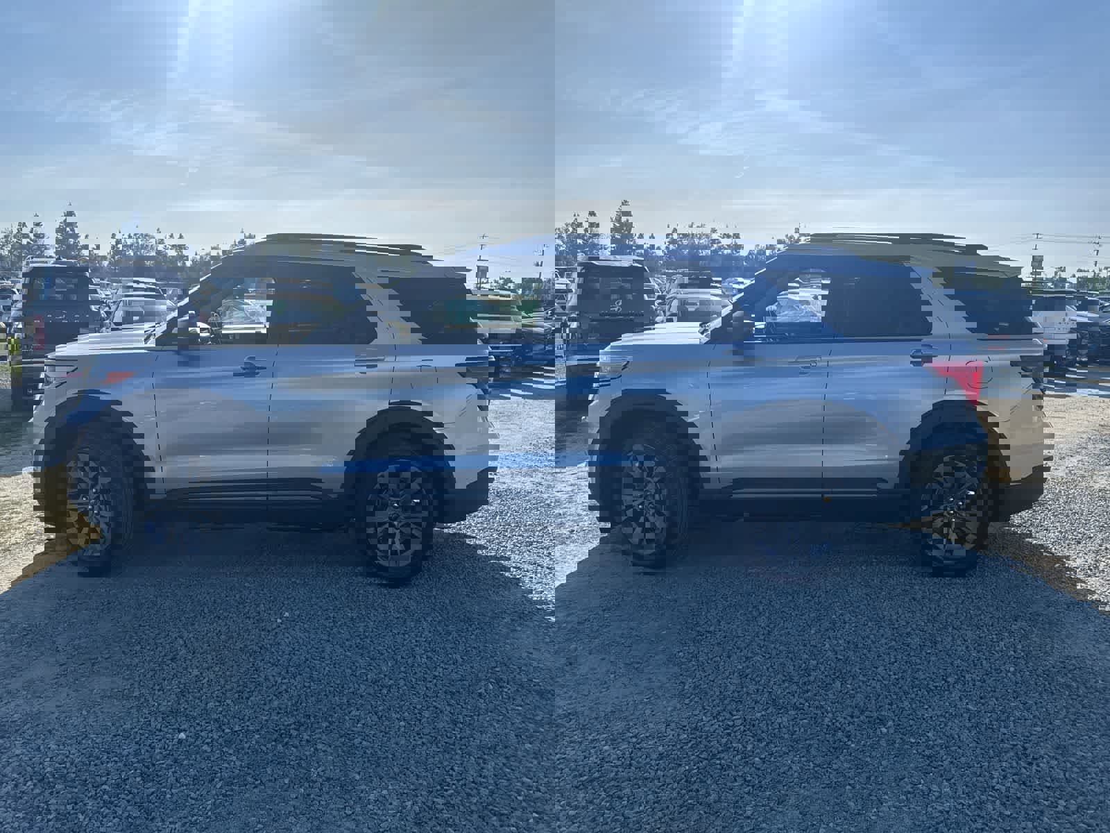 Used 2021 Ford Explorer XLT w/ Equipment Group 202A image 8