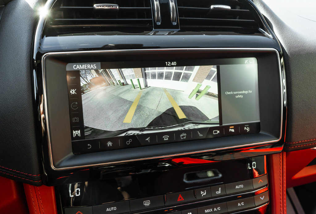 Used 2020 Jaguar F-PACE SVR AWD/4WD image 11