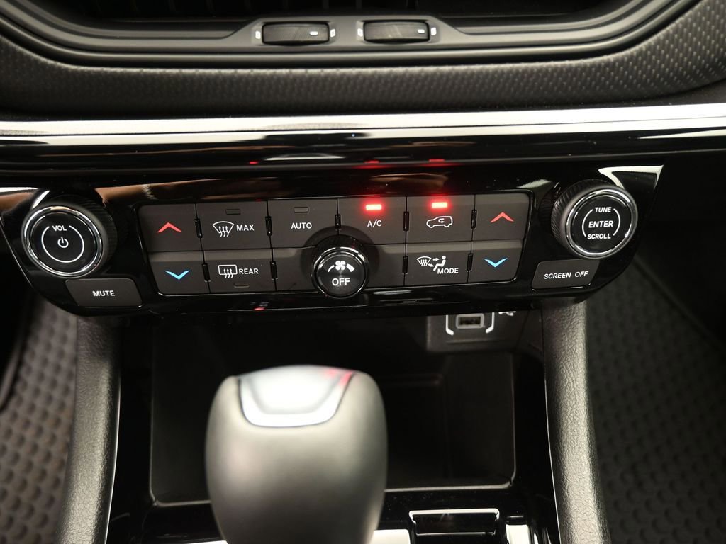New 2026 Jeep Compass Latitude AWD/4WD image 3