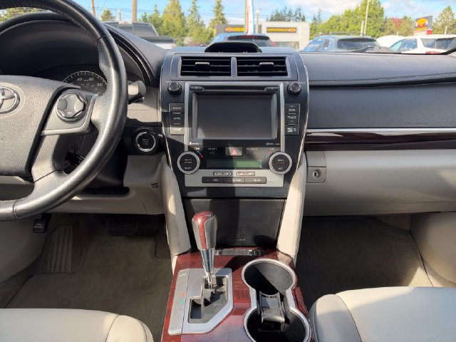 Used 2014 Toyota Camry XLE w/ Leather Package FWD image 22
