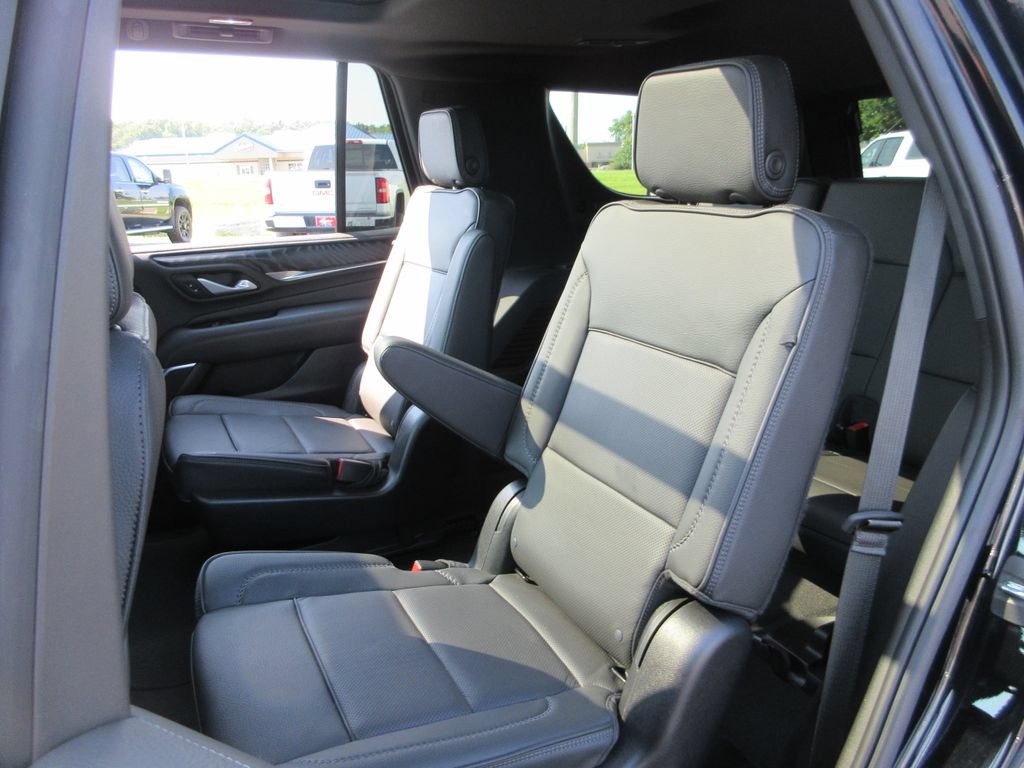 Certified 2022 GMC Yukon Denali w/ Denali Premium Package AWD/4WD image 23