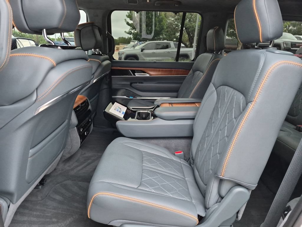 Used 2024 Jeep Grand Wagoneer Series III AWD/4WD image 37