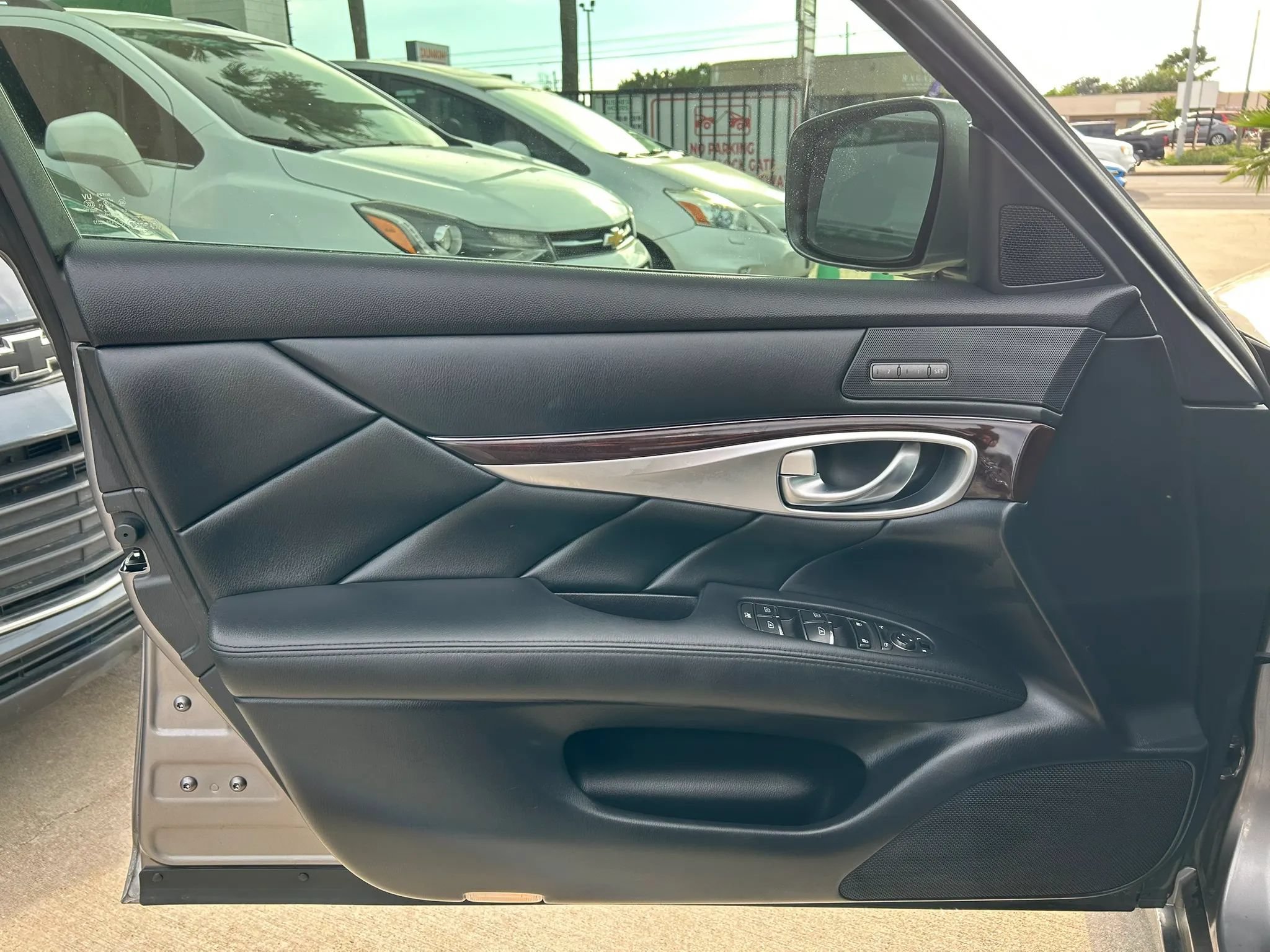 Used 2012 INFINITI M37 w/ Premium Pkg RWD image 12