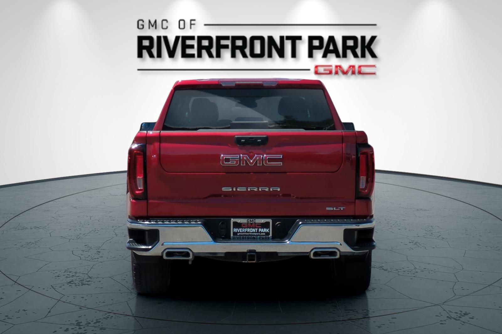 Used 2024 GMC Sierra 1500 SLT w/ SLT Premium Package AWD/4WD image 4