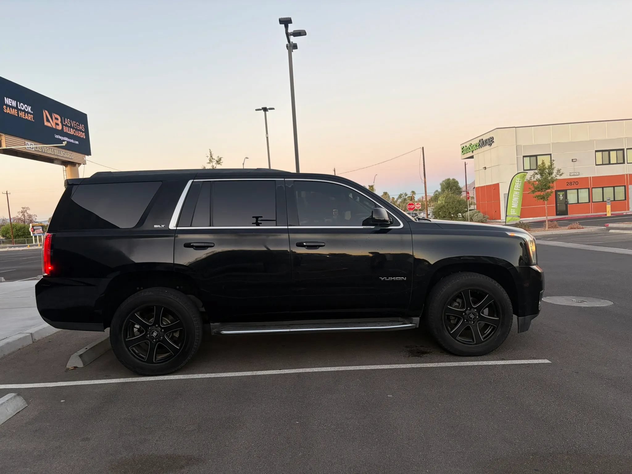 Used 2016 GMC Yukon SLT RWD image 3