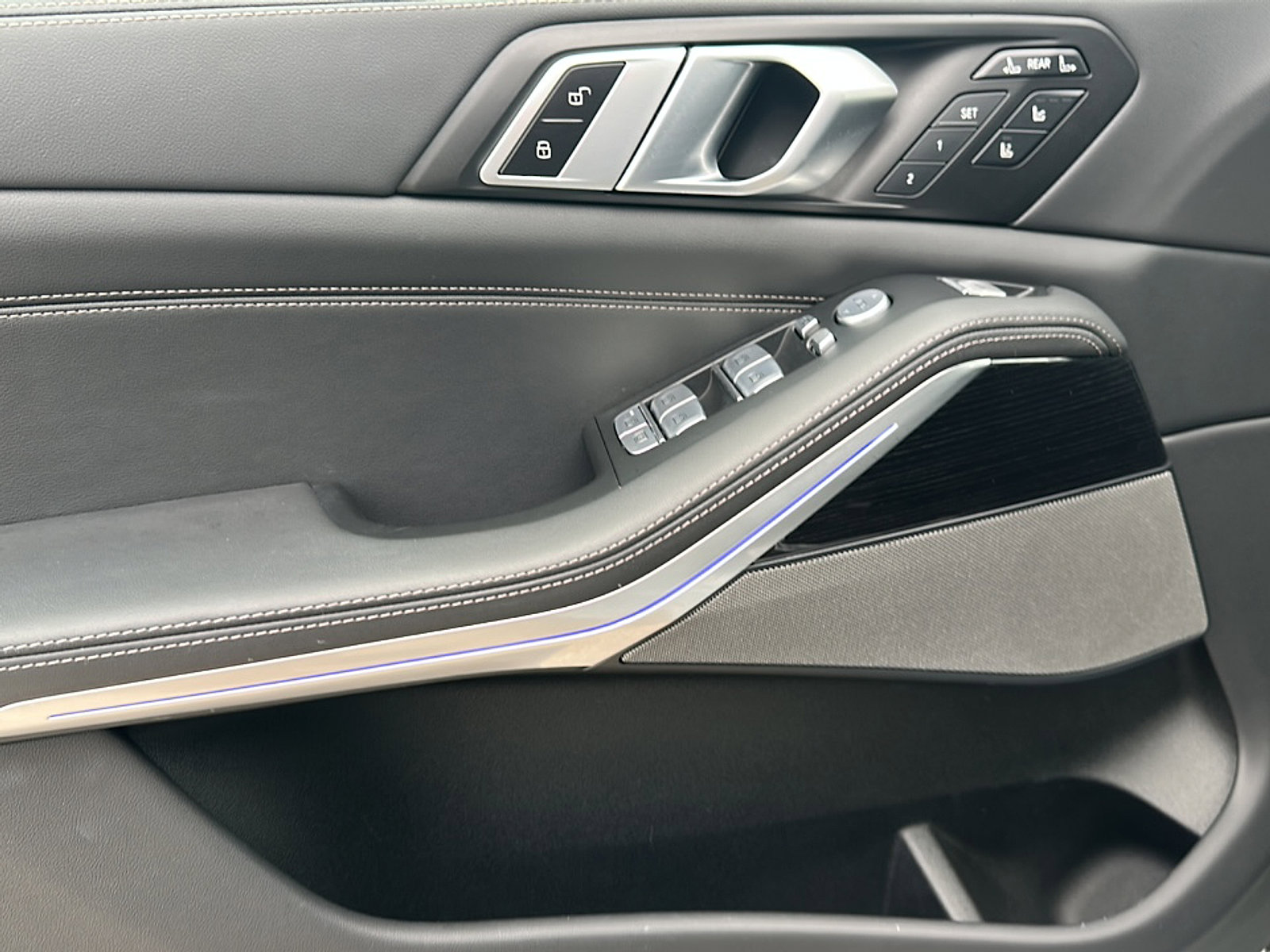 Certified 2024 BMW X7 M60i w/ Executive Package image 16