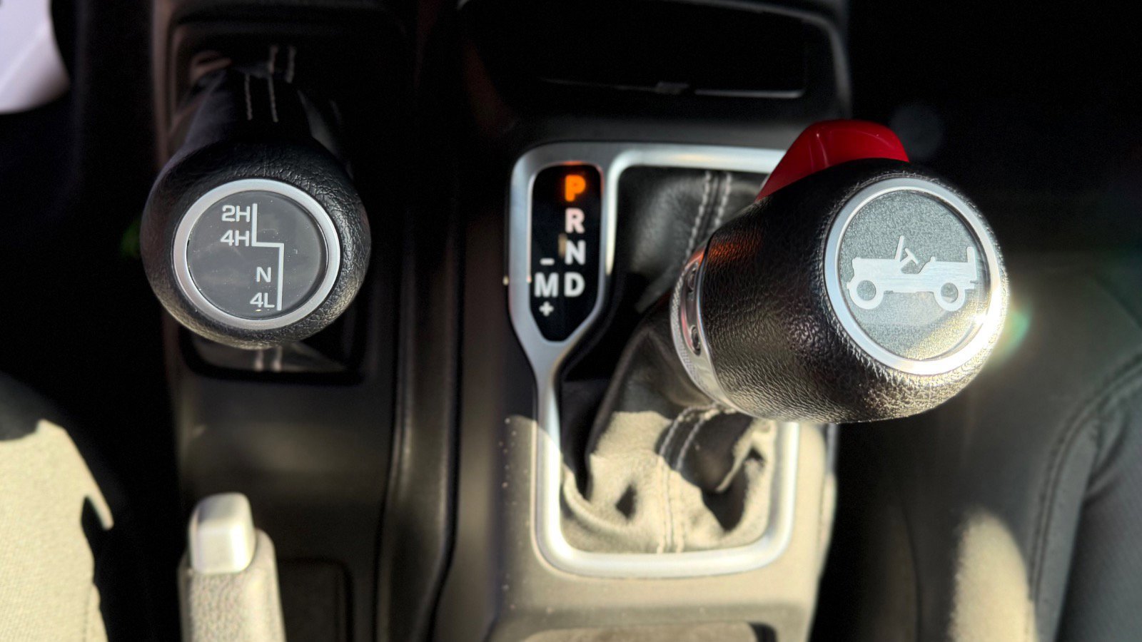 Used 2018 Jeep Wrangler Unlimited Sahara image 34