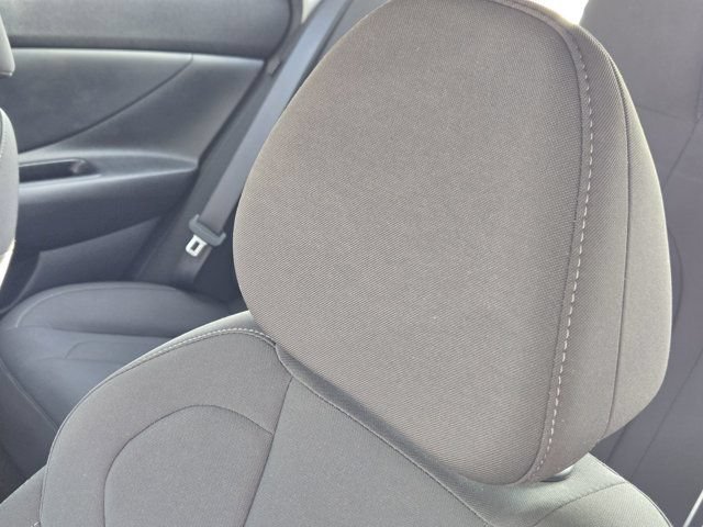 Used 2025 Hyundai Elantra Hybrid FWD image 14