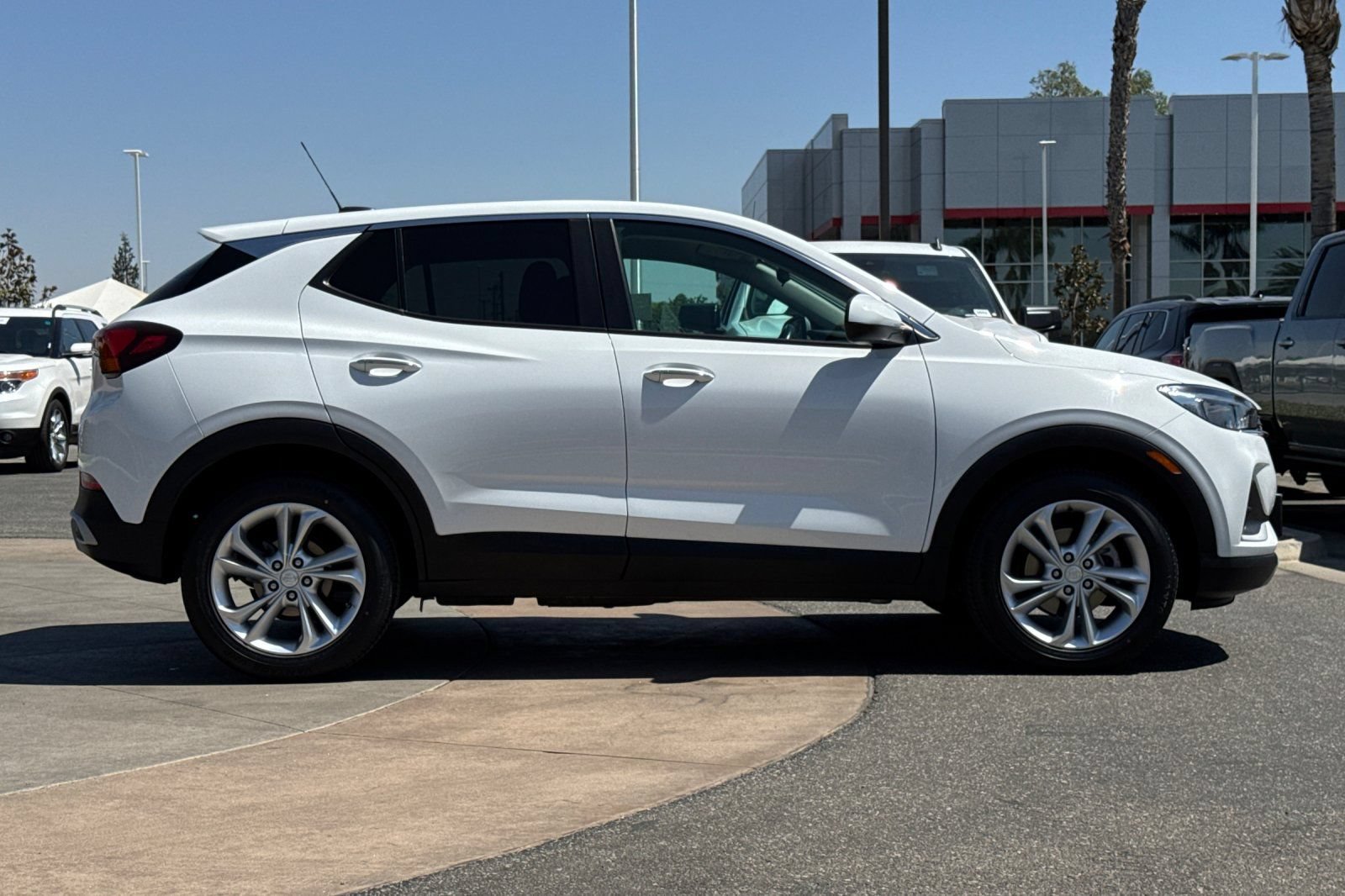 Used 2023 Buick Encore GX Preferred FWD image 3