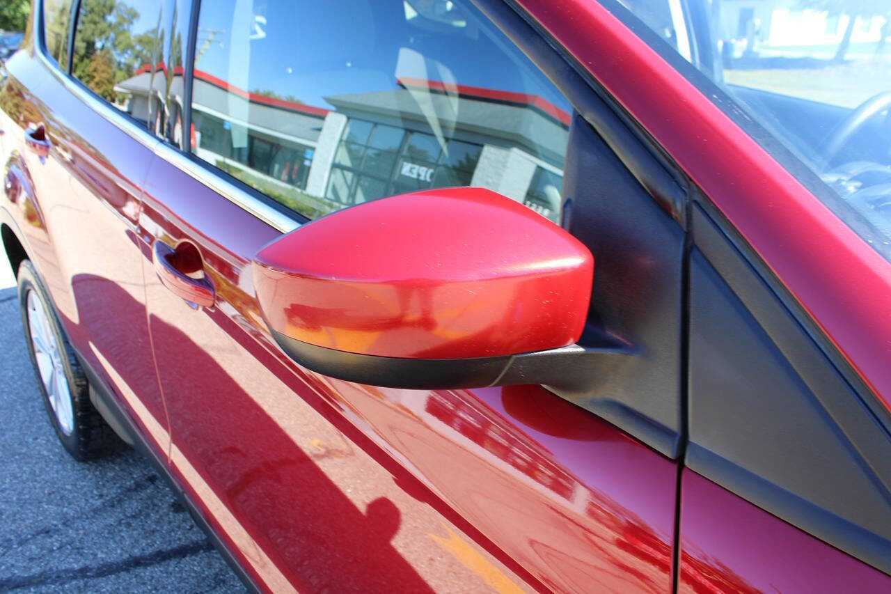 Used 2017 Ford Escape SE image 40