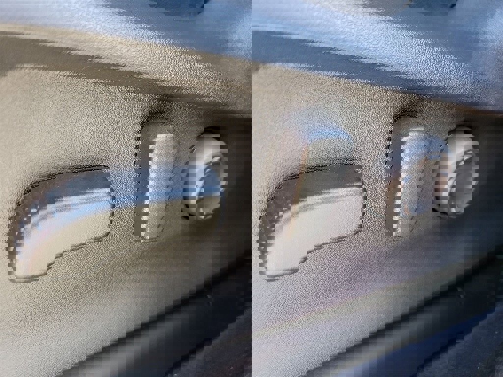 Used 2025 Subaru Ascent Bronze Edition image 17