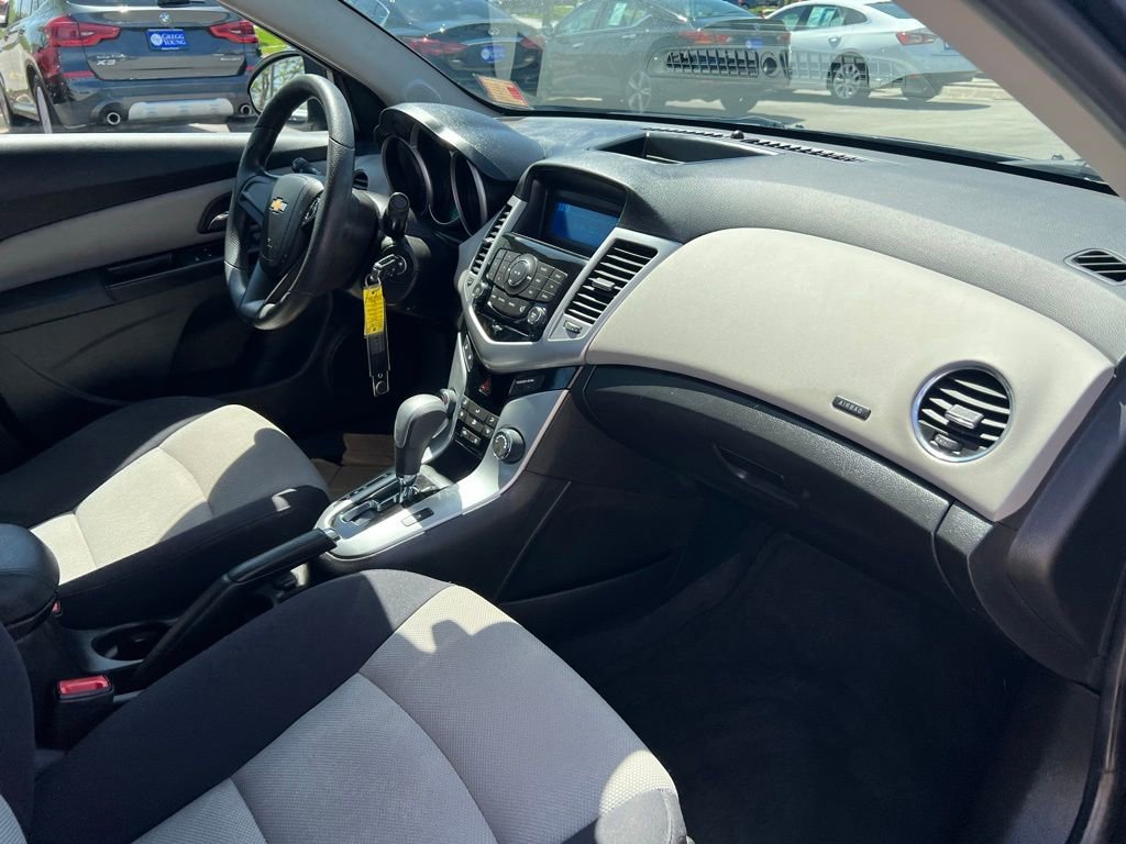 Used 2014 Chevrolet Cruze LS FWD image 23