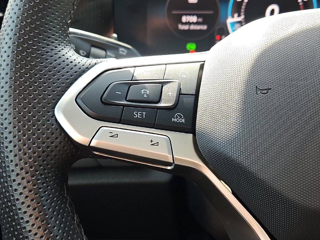 Certified 2026 Volkswagen Tiguan SE R-Line AWD/4WD image 16
