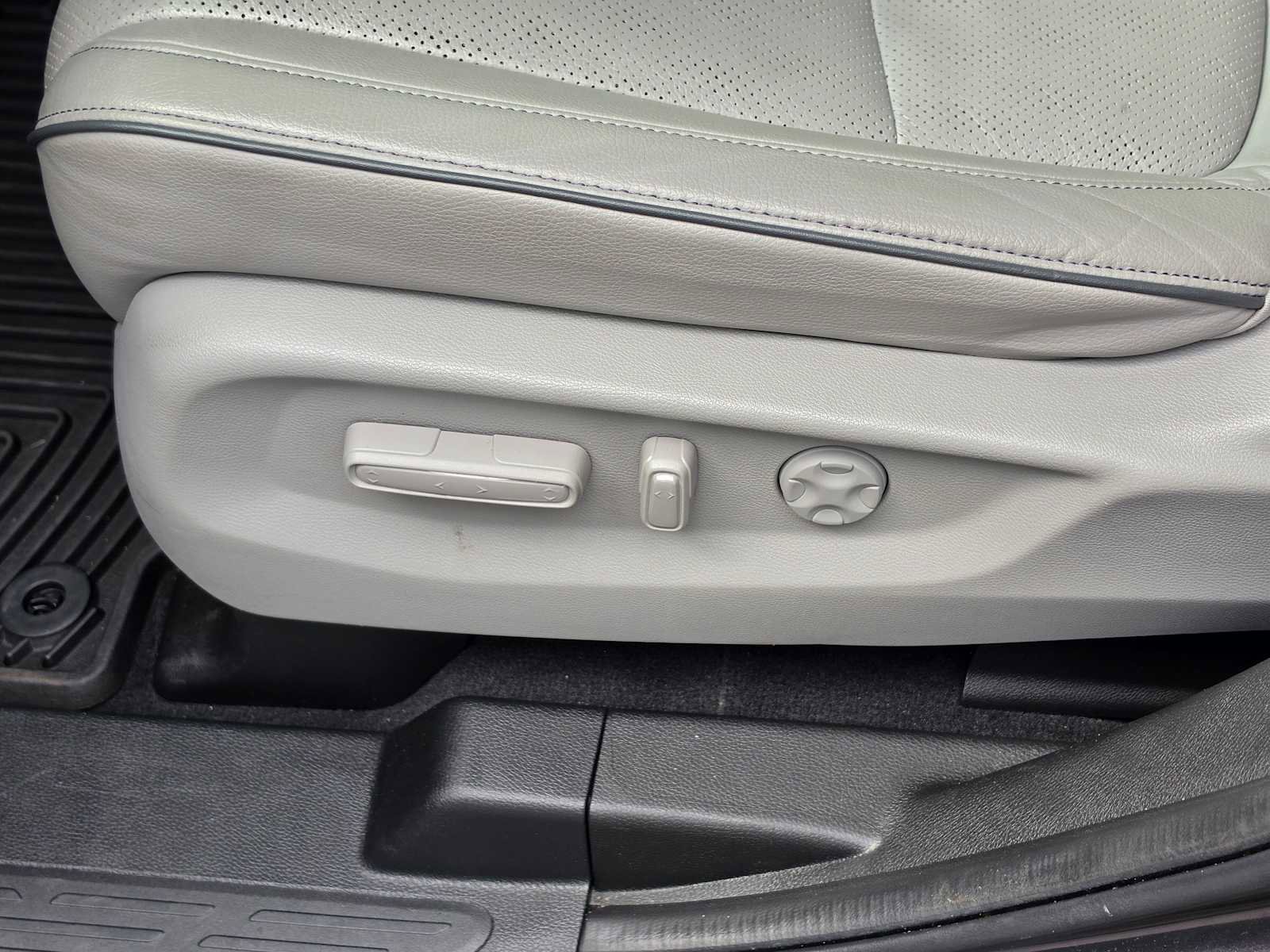 Used 2024 Honda Odyssey Elite image 26