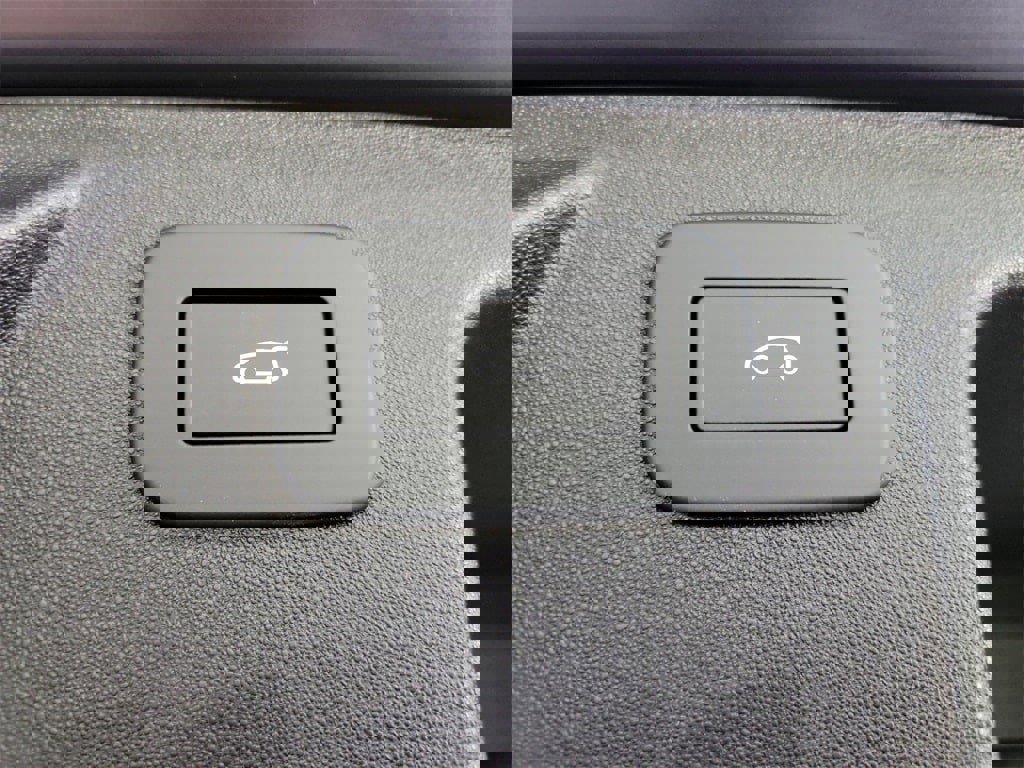 New 2024 Land Rover Discovery Sport Dynamic SE image 30