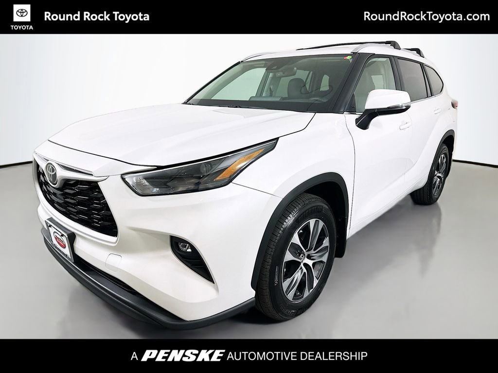 Certified 2026 Toyota Highlander XLE image 1