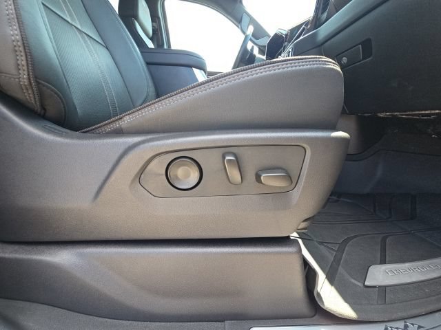 Used 2024 Chevrolet Silverado 1500 High Country w/ High Country Premium Package AWD/4WD image 19