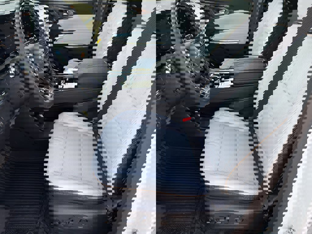 New 2026 Chevrolet Traverse High Country w/ LPO, Floor Liner Package image 11