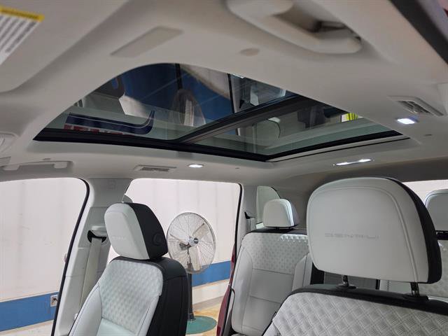 Certified 2025 GMC Acadia Denali w/ Super Cruise Package AWD/4WD image 18