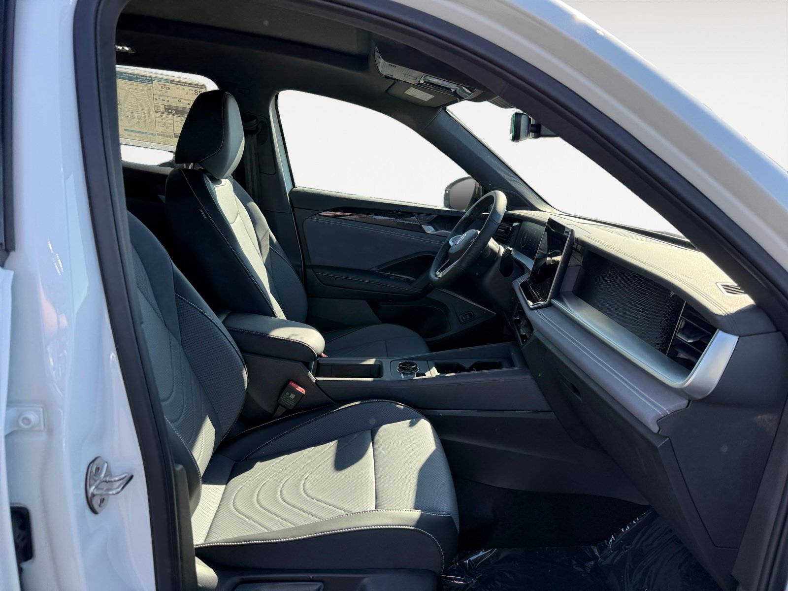 New 2026 Volkswagen Tiguan SE R-Line FWD image 19