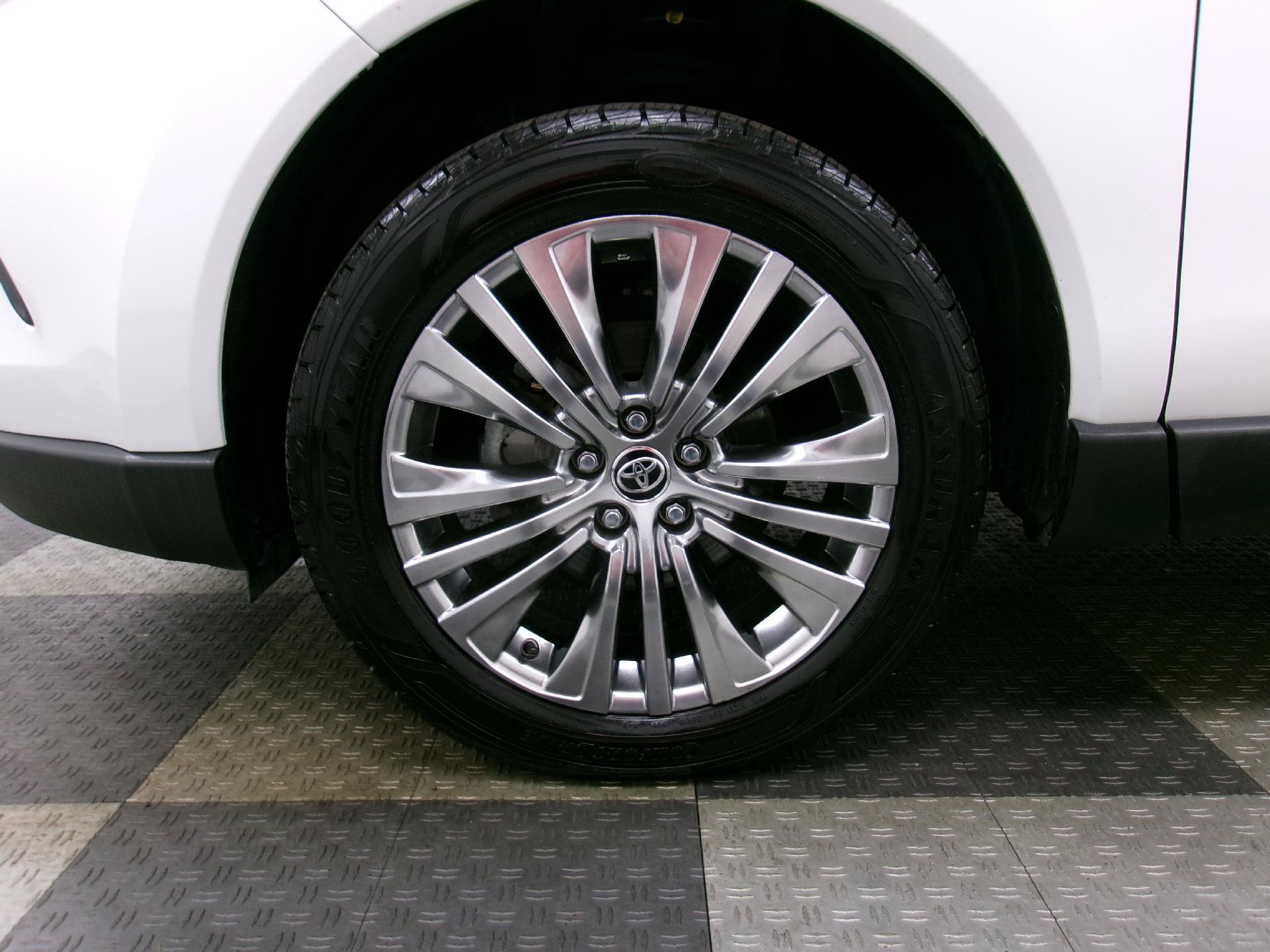 Used 2024 Toyota Venza Limited AWD/4WD image 16