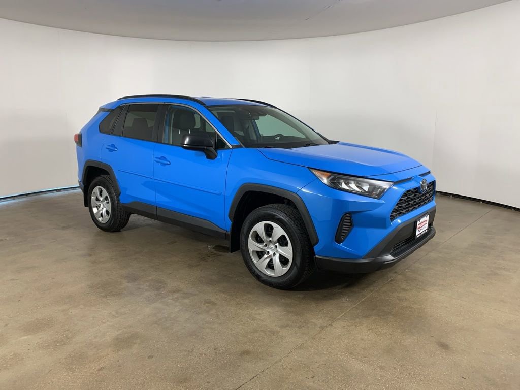 Used 2019 Toyota RAV4 LE w/ Carpet Mat Package AWD/4WD image 5