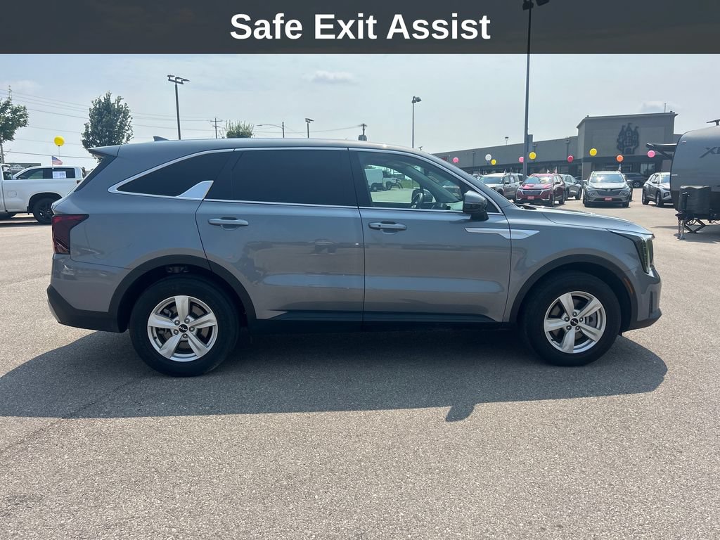 Used 2024 Kia Sorento LX FWD image 8