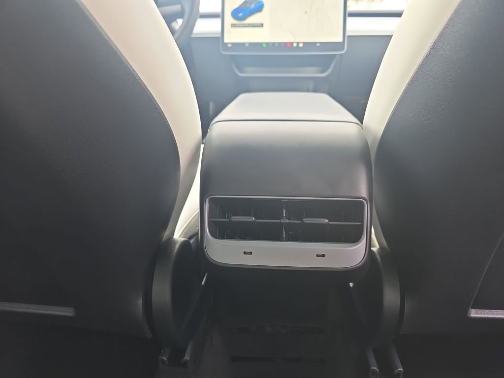 Used 2022 Tesla Model Y Performance image 37