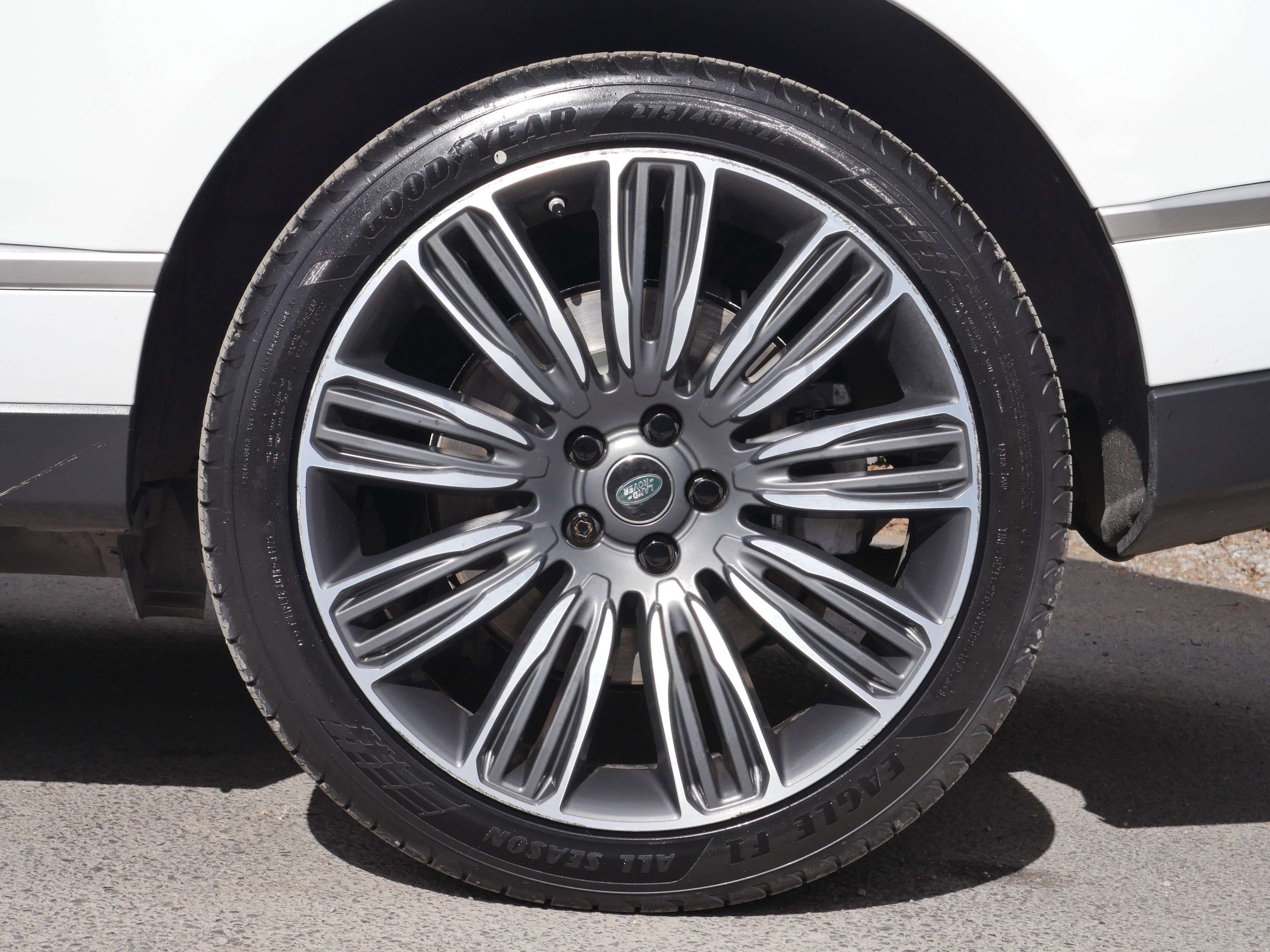 Used 2019 Land Rover Range Rover Supercharged image 21