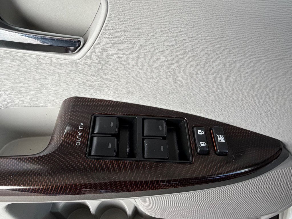 Used 2012 Toyota Venza LE w/ LE Convenience Pkg FWD image 18