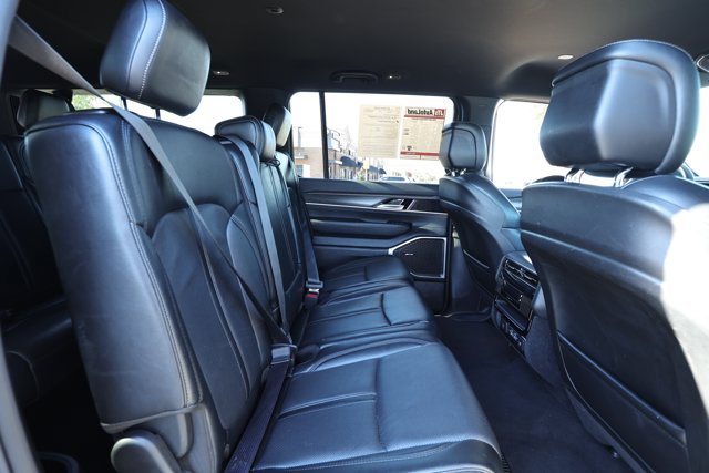 Used 2024 Jeep Wagoneer L Series II RWD image 31