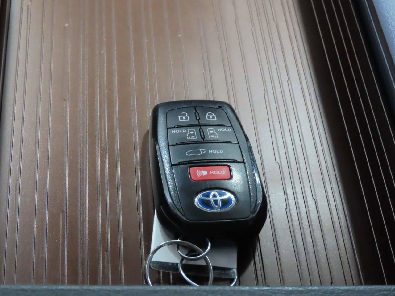 Used 2022 Toyota Sienna XLE FWD image 18