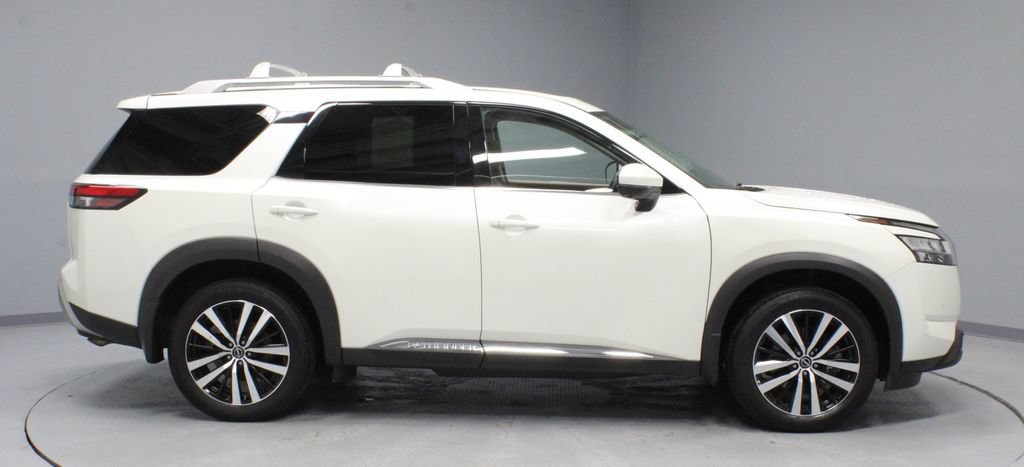 Used 2024 Nissan Pathfinder Platinum w/ Cargo Package AWD/4WD image 12