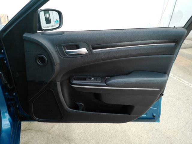 Used 2023 Chrysler 300 Touring w/ Sport Appearance Package image 17