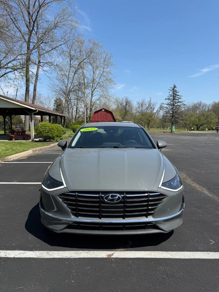 Used 2022 Hyundai Sonata SE FWD image 2