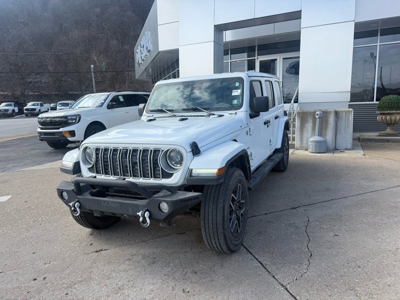 Used 2024 Jeep Wrangler Sahara w/ Technology Group image 3