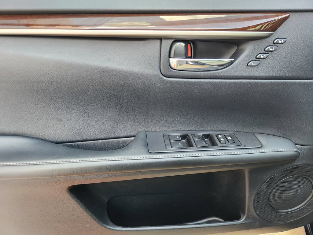 Used 2014 Lexus ES 350 w/ Luxury Package FWD image 24