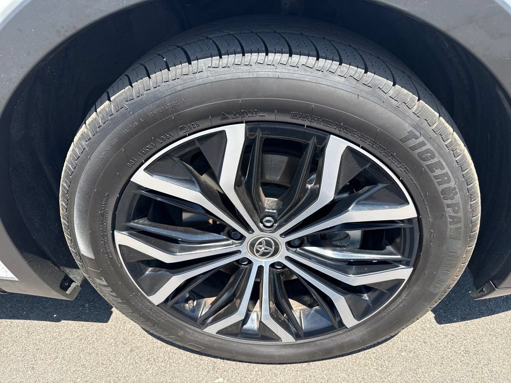 Used 2024 Toyota Crown AWD/4WD image 30