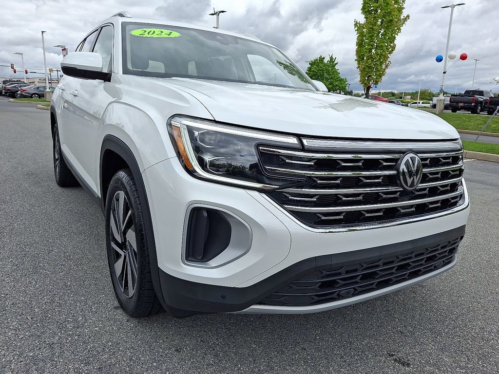 Used 2024 Volkswagen Atlas SEL AWD/4WD image 2